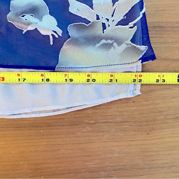 VERA WANG Lined sleeveless top, flowy floral,Women’s Medium, excellent condition - Picture 10 of 10